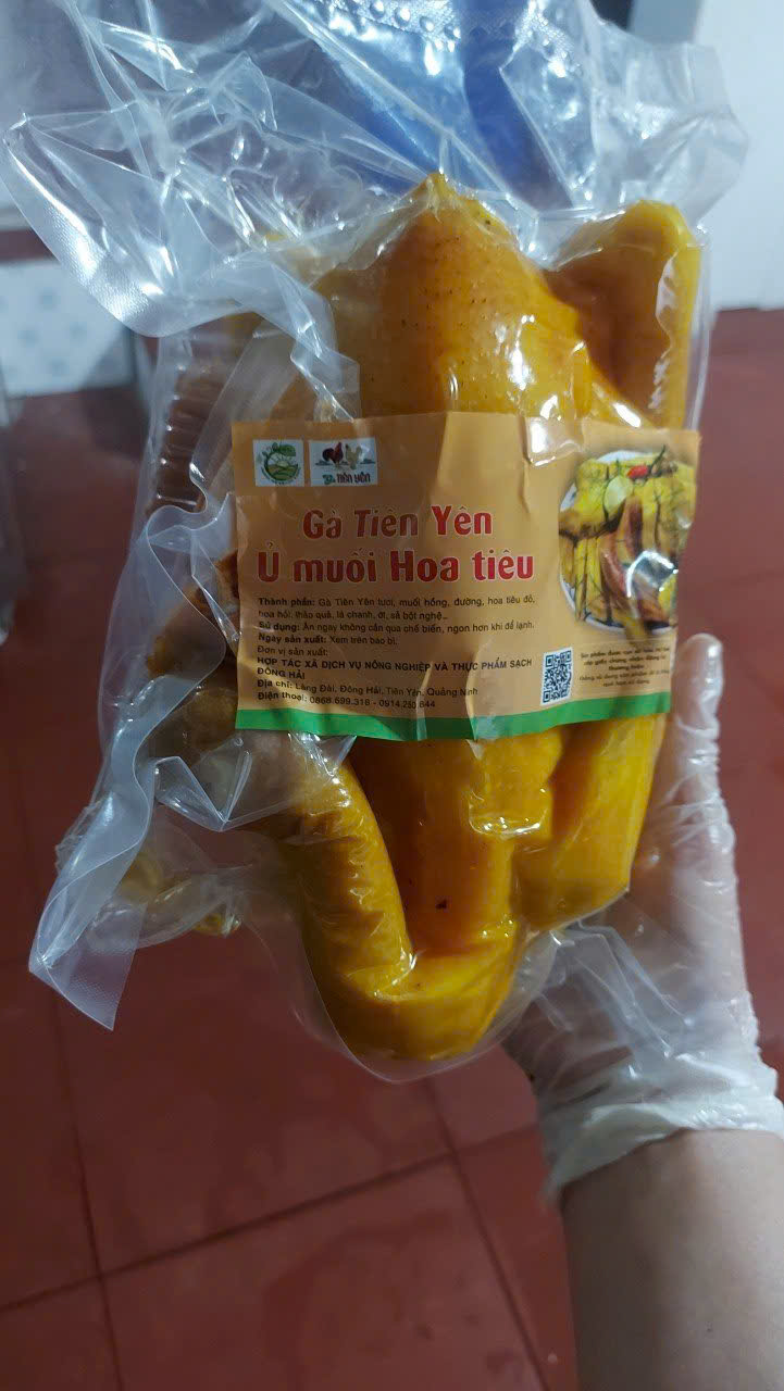 Gà Tiên Yên ủ muối hoa tiêu